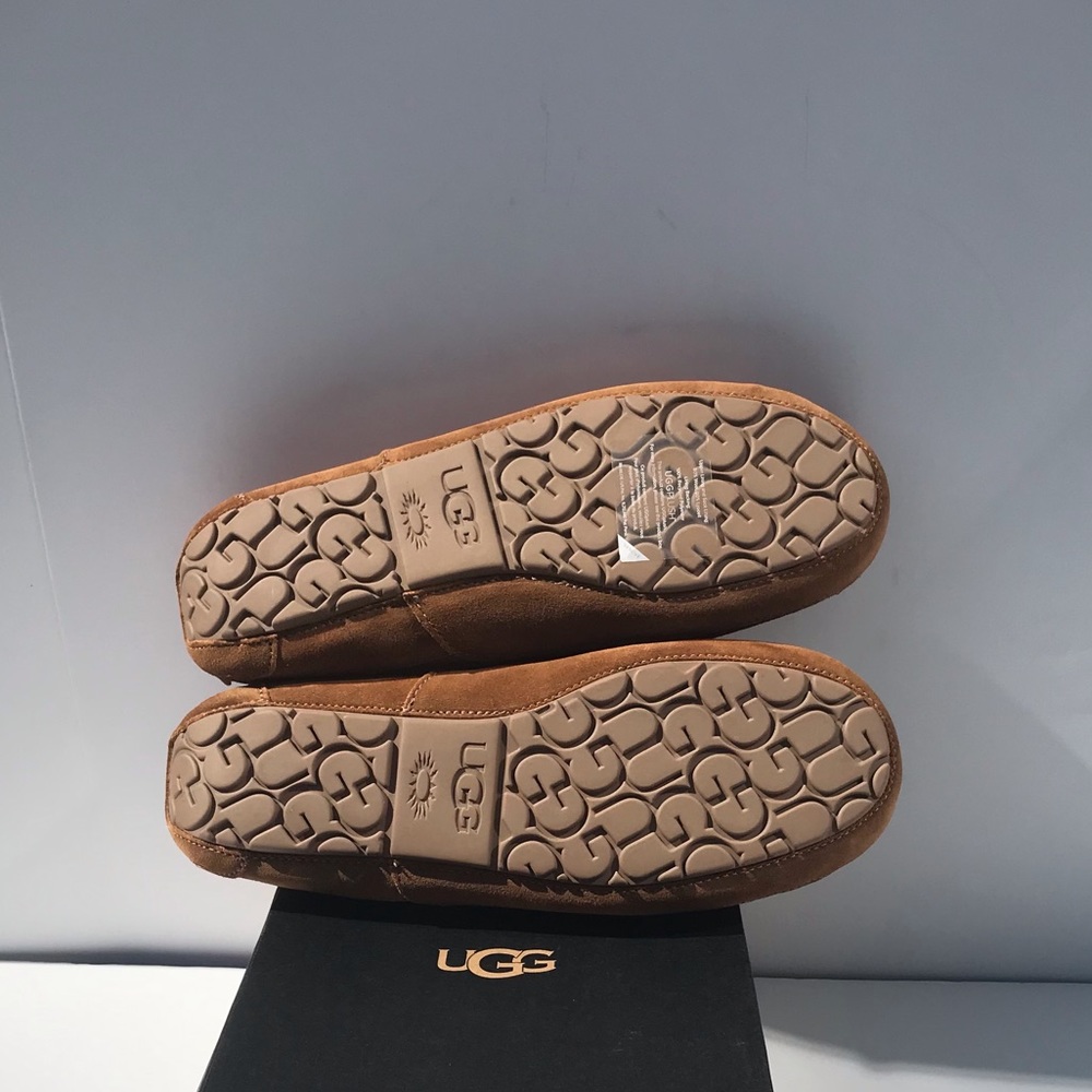UGG Ascot Corduroy II - Picture 7 of 8